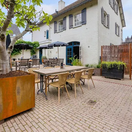 Cozy In In A With Terrace *